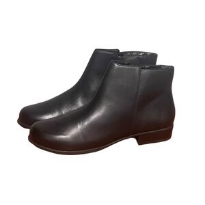 NWOB Women’s Walking Cradles Classic Black Leather Ankle Boots Size 11